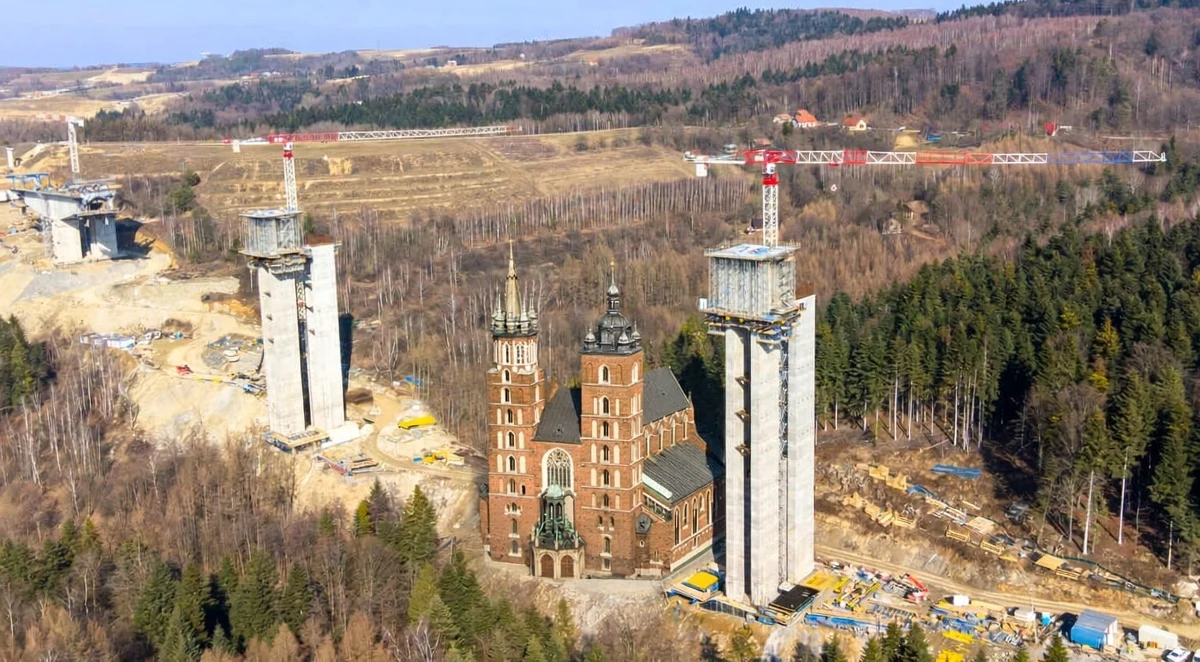 Zakończono budowę podpór pod najwyższą estakadę w Polsce, powstającą na trasie drogi ekspresowej S19 na odcinku Babica–Jawornik (Podkarpackie). Monumentalne filary osiągnęły wysokość 80 metrów. Kierowcy skorzystają z nowej trasy w drugiej połowie 2026 roku.