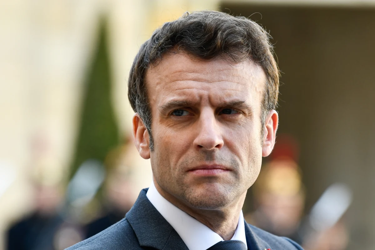 Prezydent Francji Emmanuel Macron podczas wizyty na Cyprze ogłosił przygotowania do międzynarodowej misji wojskowej mającej na celu zapewnienie bezpieczeństwa żeglugi w Cieśninie Ormuz. Francja wraz z partnerami zamierza eskortować statki transportujące ropę i gaz po zakończeniu najostrzejszej fazy obecnego konfliktu na Bliskim Wschodzie. Prezydent podkreślił, że działania te mają charakter obronny i są wyrazem solidarności z krajami regionu.