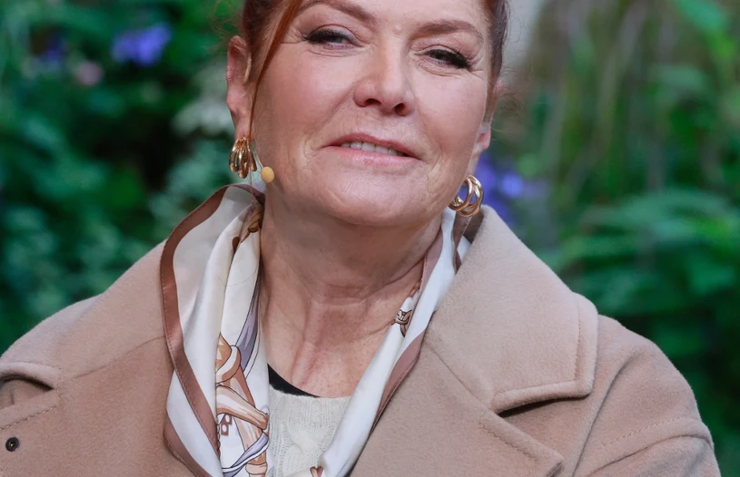 Katarzyna Dowbor w peruce. Nie do wiary, jak wygląda bez rudych włosów