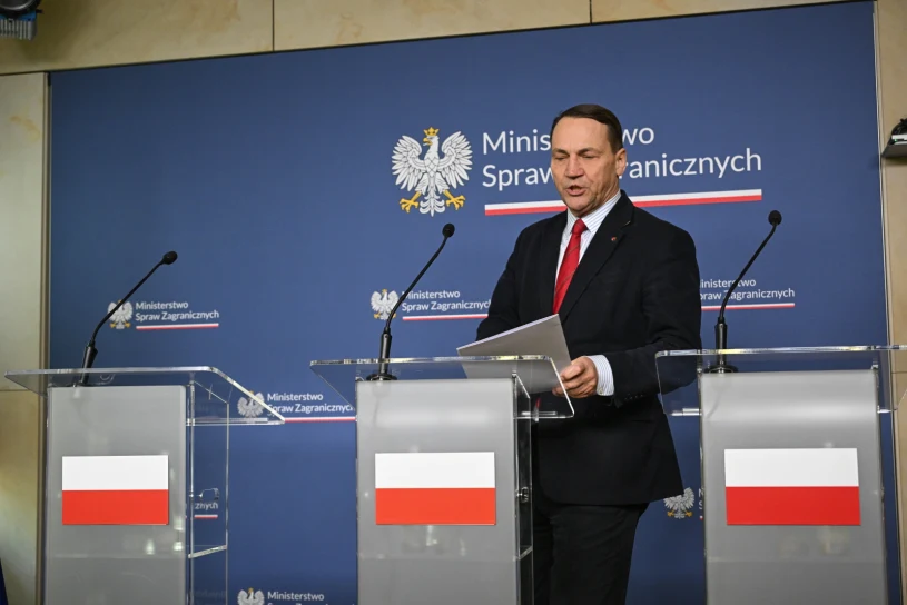 Polacy ignorują wojnę i lecą na Bliski Wschód. Sikorski podał liczby