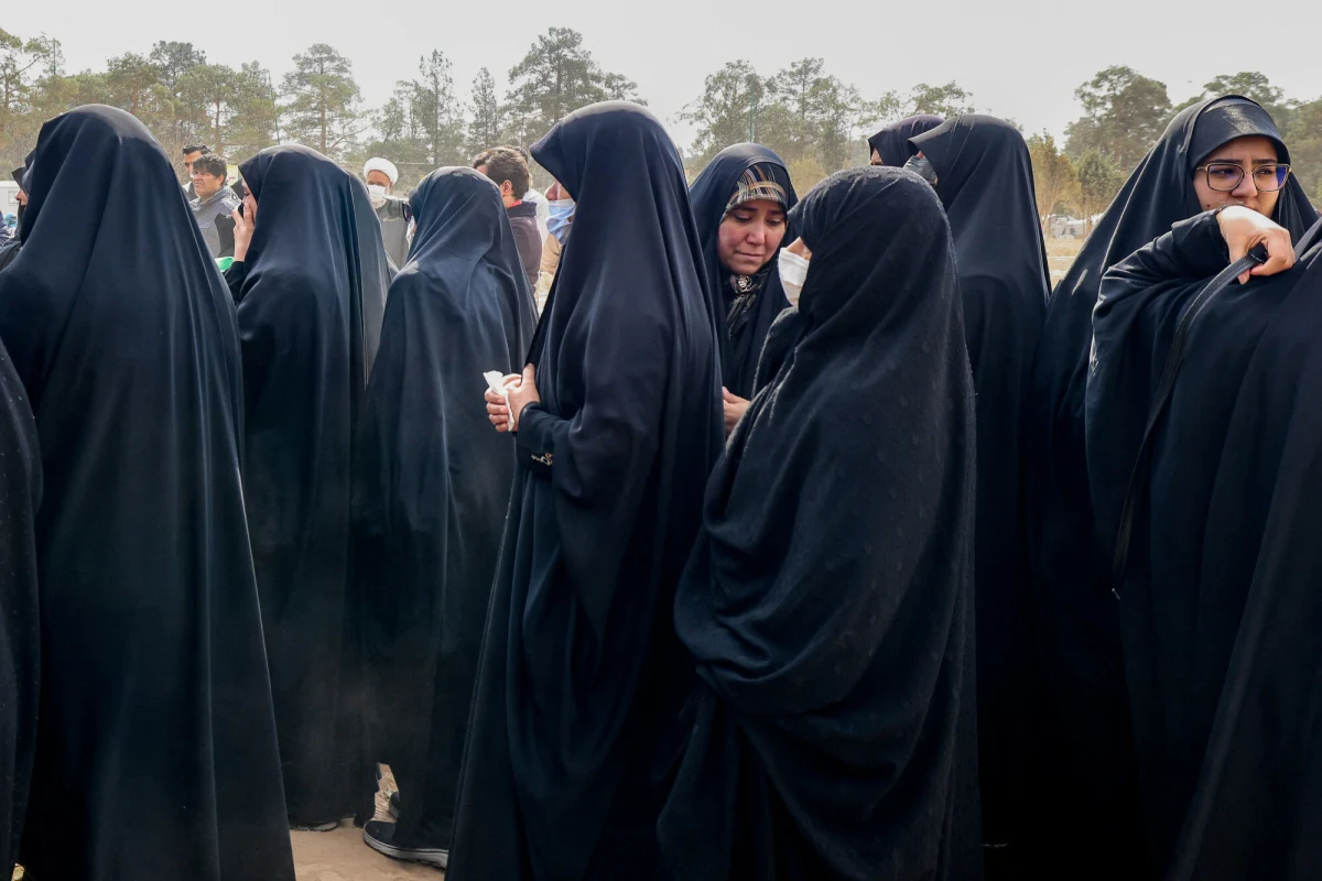 Izraelskie ataki na 30 irańskich magazynów paliw w sobotę wywołały pierwsze poważne nieporozumienie między USA a Izraelem od początku wojny - informuje serwis Axios. Przedstawiciele administracji w Waszyngtonie obawiają się, że takie działania - ewidentnie niekonsultowane w pełni z sojusznikami - doprowadzą do szeregu absolutnie niepożądanych konsekwencji.