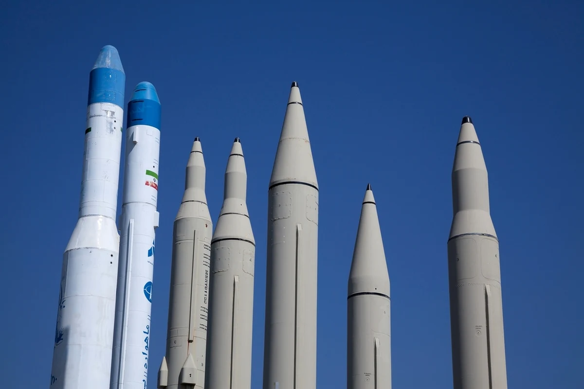 Dowódca lotnictwa Korpusu Strażników Rewolucji Islamskiej, gen. Madżid Musawi, ogłosił w poniedziałek, że Iran zwiększy siłę, częstotliwość i zakres ataków rakietowych. Każdy pocisk ma być wyposażony w głowicę bojową o masie co najmniej tony.