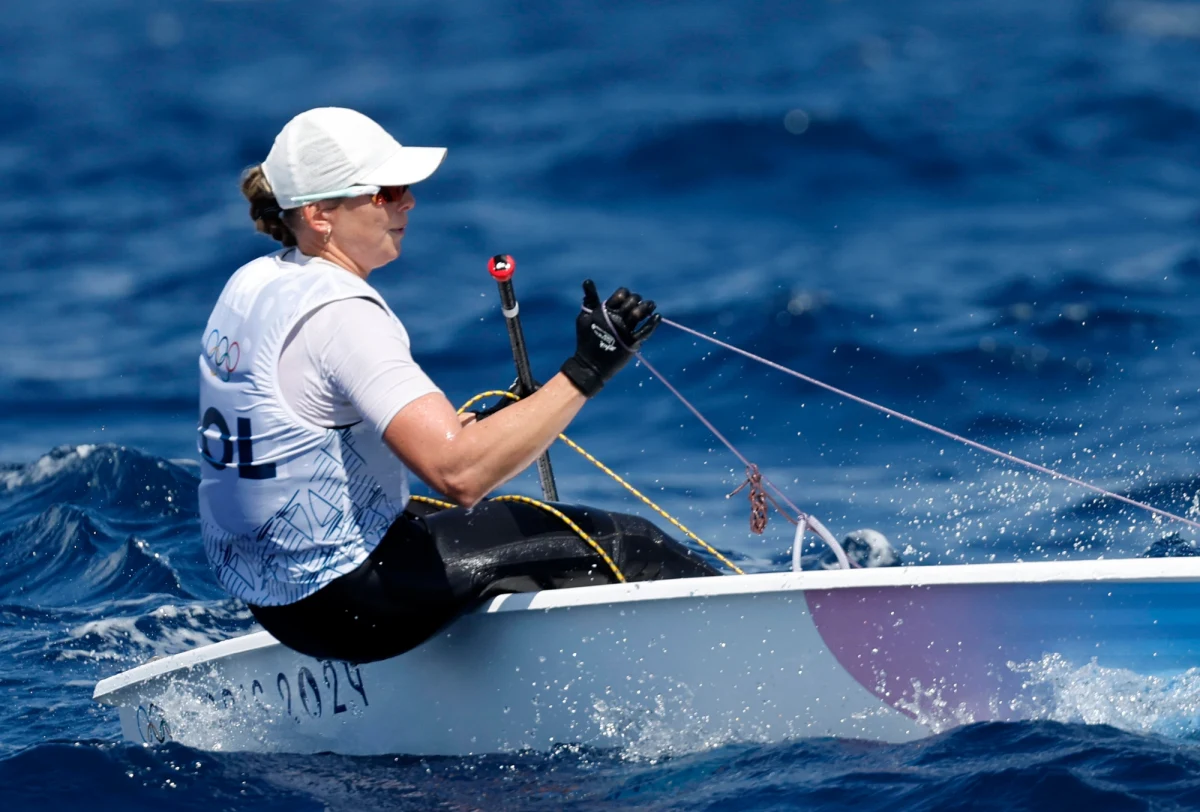 Choć do letnich igrzysk olimpijskich w Los Angeles pozostały ponad dwa lata, to już teraz w Polskim Związku Żeglarskim szykują się do zmian, które tam nastąpią. Poszczególne wyścigi mają być krótsze a przez to bardziej dynamiczne. Z jednej strony oznaczać to ma więcej emocji dla kibiców, ale z drugiej wymusza to zmiany w treningu, bez których straci się szansę na rywalizację z najlepszymi. O szczegółach opowiedział były olimpijczyk Piotr Myszka - obecnie menedżer przygotowań olimpijskich w PZŻ.