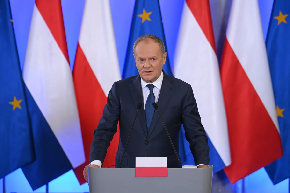 Przed zapowiadanym spotkaniem w Pałacu Prezydenckim premier Donald Tusk przekazał, że do rządu dotarły sygnały, że Karol Nawrocki chce zawetować ustawę o unijnym programie SAFE. "Na pewno przygotujemy plan B" - stwierdził w Kancelarii Prezesa Rady Ministrów. 