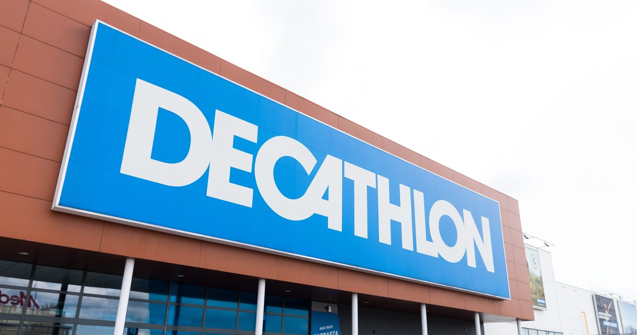 Decathlon apeluje o zwrot kurtki przeciwdeszczowej. Wydano alert