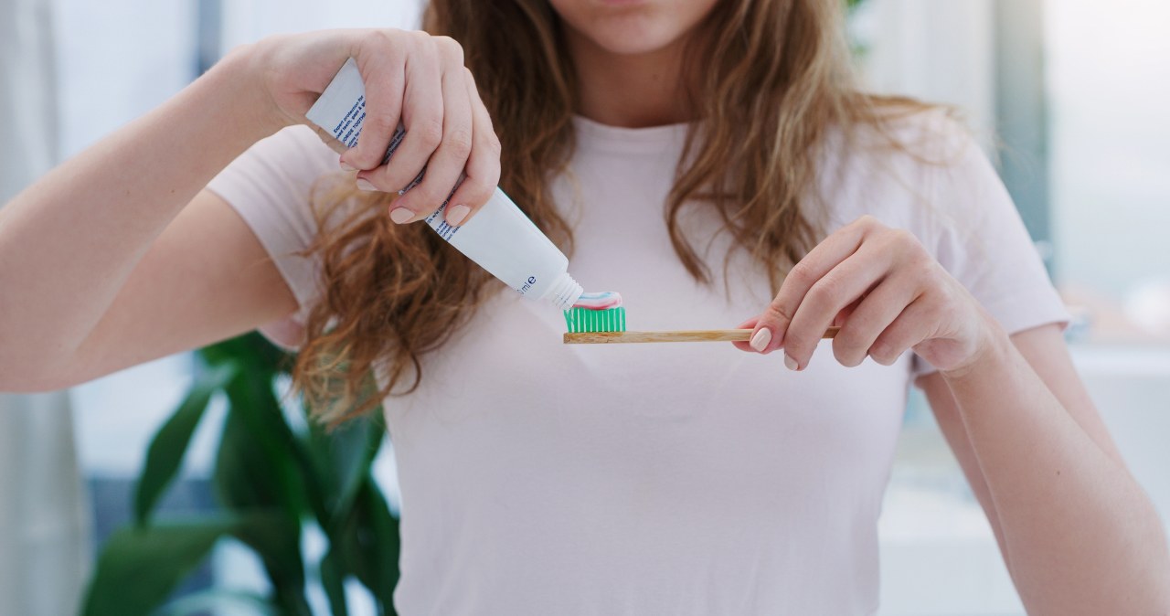 Ten błąd podczas mycia zębów popełnia większość. Higienistka apeluje