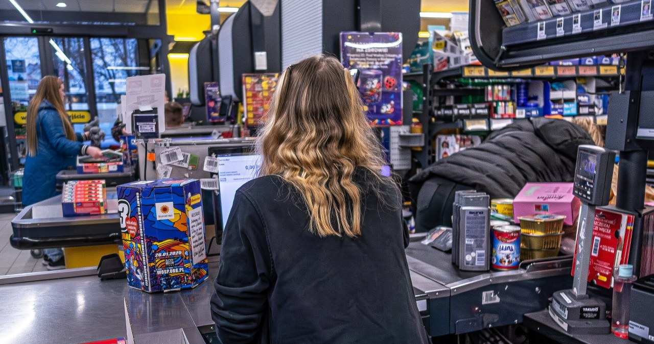 Nie tylko wypłata. Biedronka daje premię za obecność, a tutaj auto służbowe