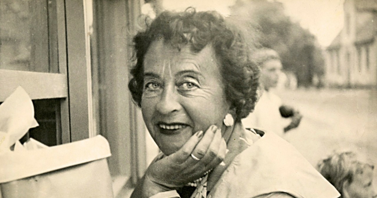 Magdalena Samozwaniec: "Madam Chic" i "jedyna satyryczka w Polsce"