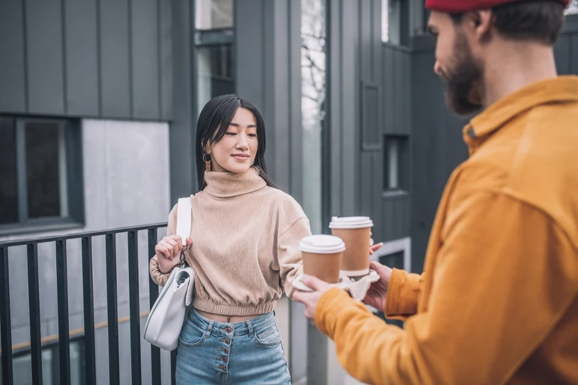 Mówi więcej niż tysiąc słów. gwałtownie odkryjesz intencje mężczyzny
