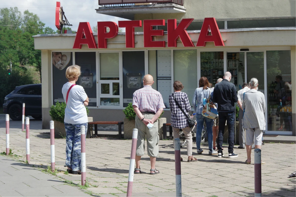 "16 nowych terapii, w tym 14 onkologicznych i dwie nieonkologiczne znajdą się na liście refundacyjnej od 1 kwietnia" - poinformowała w poniedziałek wiceminister zdrowia Katarzyna Kacperczyk. Dodała, że sześć nowych terapii dotyczy chorób rzadkich.