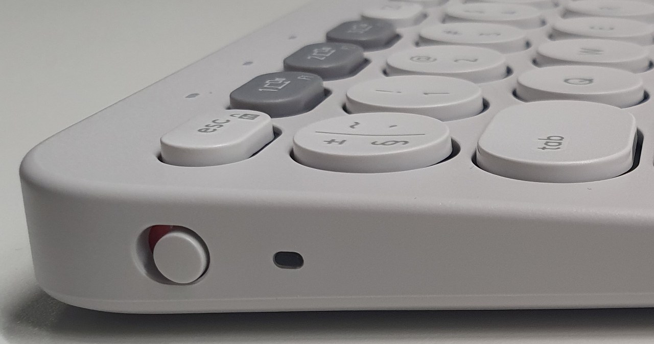 Logitech Pebble Keys 2 K380s: Wszechstronna użyteczność w kompaktowej obudowie