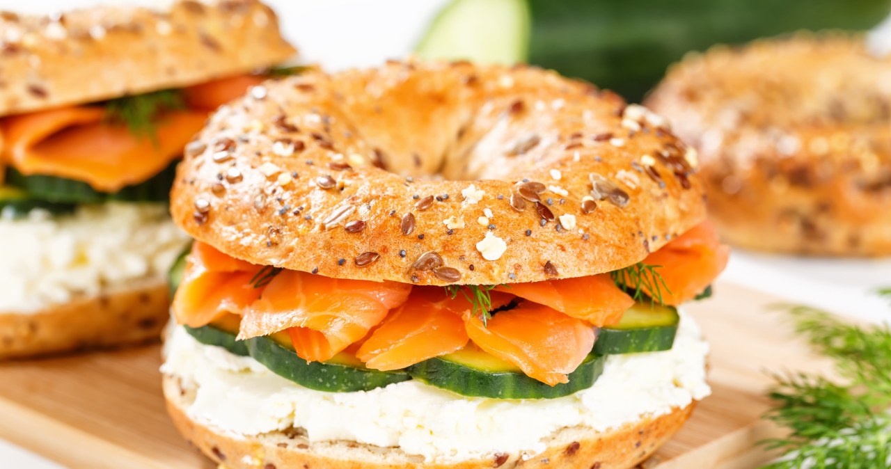 Śniadanie jak z modnego lokalu. Puszyste pieczywo ucieszy podniebienie