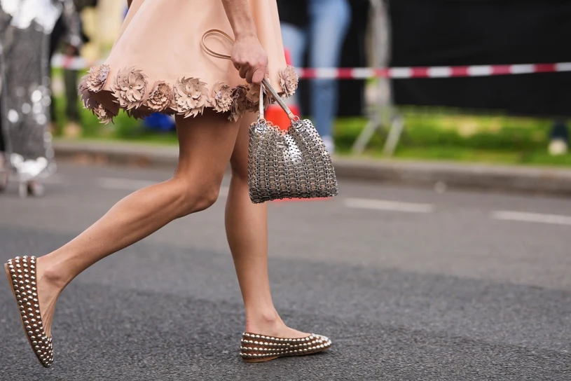 Wiosną 2026 królować będą baleriny. Tak będziemy nosić je na co dzień