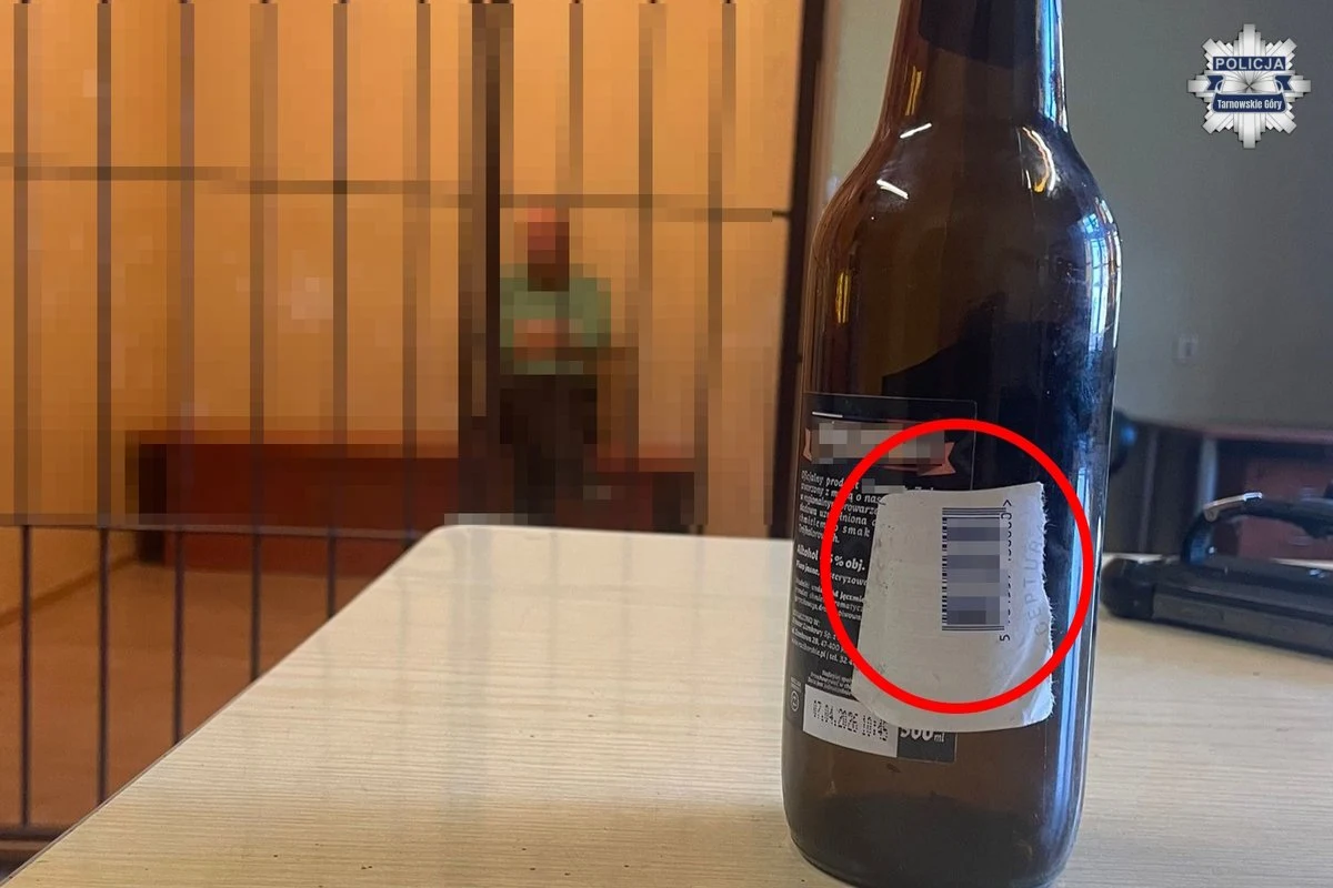 Kuriozalne zachowanie mieszkańca Tarnowskich Gór (Śląskie). Chciał odzyskać zwrot kaucji za szklaną butelkę, więc przykleił na nią kod kreskowy z innego produktu. Tarnogórzanin został zatrzymany przez policję po tym, jak próbował oszukać sklep na 50 groszy. Teraz grozi mu nawet do 2 lat więzienia.