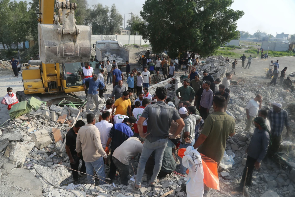 Amerykański atak na irańską szkołę dla dziewcząt w Minab, gdzie zginęło 175 osób, w większości dzieci, był prawdopodobnie wynikiem błędu w planowaniu operacji wojskowej. Według źródeł dziennika "New York Times" amerykańscy planiści mogli wykorzystać nieaktualne dane wywiadowcze.