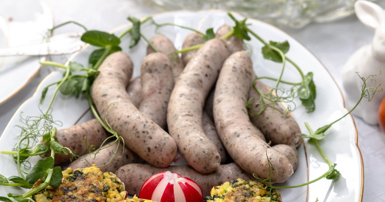 Najczęstszy błąd przy gotowaniu białej kiełbasy. Wychodzi sucha i bez smaku
