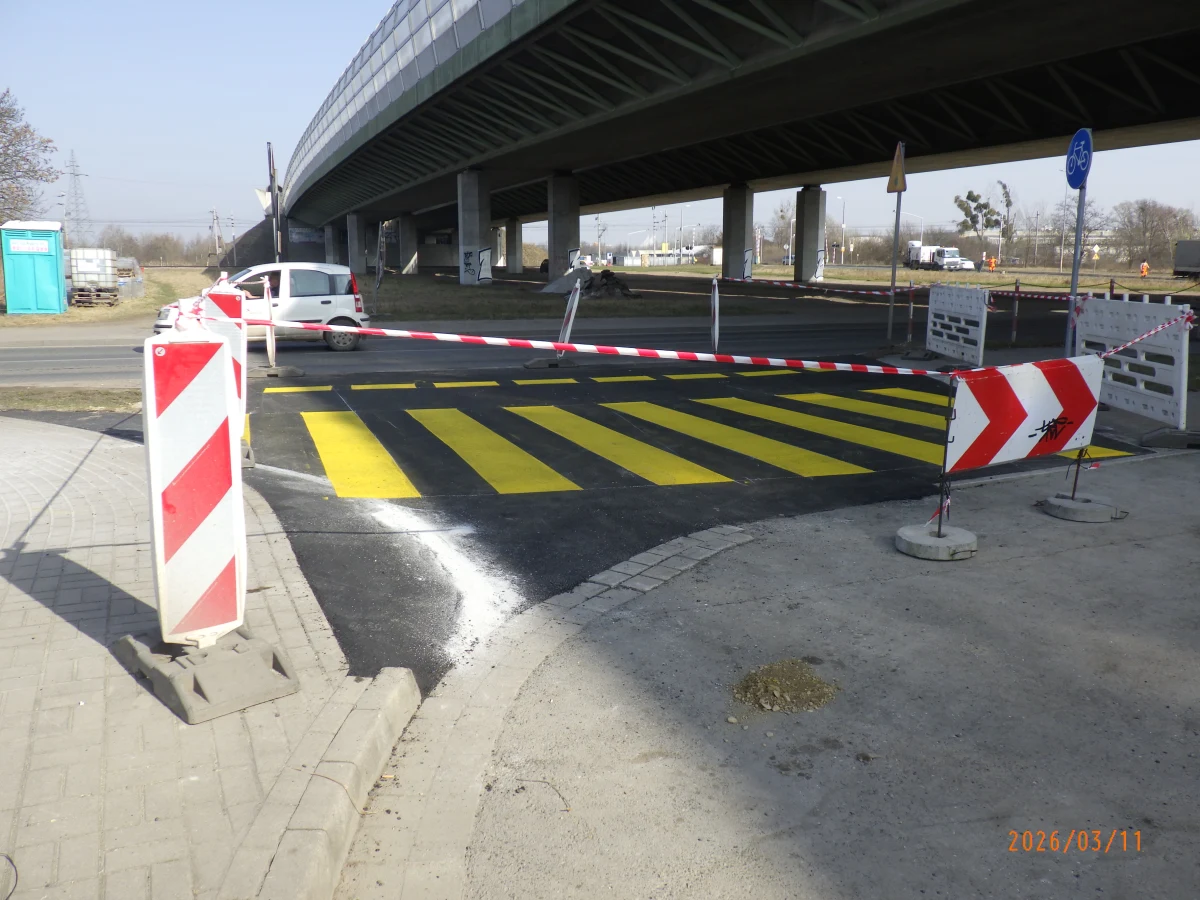 Od najbliższej soboty, 14 marca, kierowców czekają istotne zmiany w organizacji ruchu na ulicach Żernickiej i Łużyckiej we Wrocławiu. Przez ostatnie tygodnie prowadzone były tam prace przygotowawcze, a teraz wprowadzona zostanie nowa organizacja ruchu. 