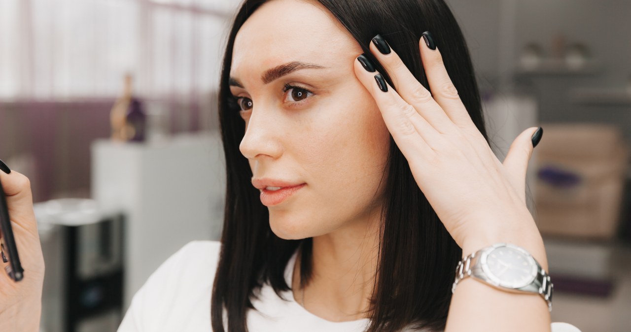 Tarczycowe brwi. Charakterystyczny objaw niedoczynności widoczny na twarzy