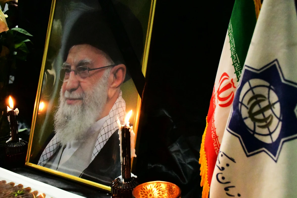 ​Irańska państwowa agencja Fars zdementowała doniesienia o śmierci Mansure Chodżaste, żony zabitego w ataku izraelsko-amerykańskim najwyższego przywódcy Iranu, ajatollaha Alego Chameneiego.  