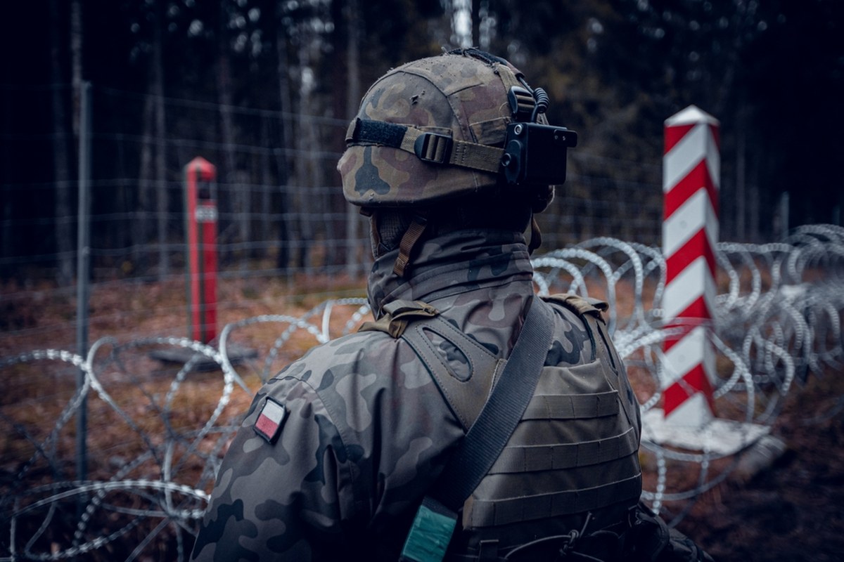 "Cztery strzały w kolano". Generał Koziej o wecie Nawrockiego