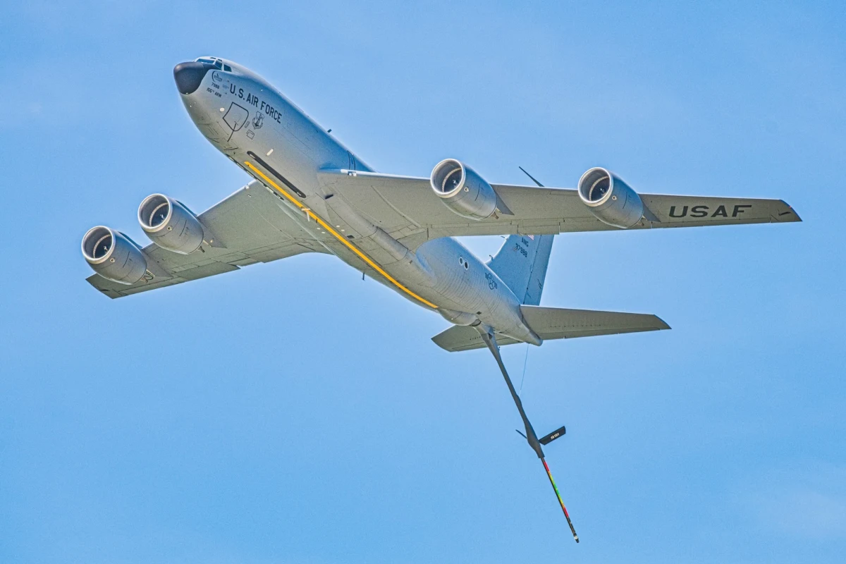 Amerykański tankowiec powietrzny KC-135 został zestrzelony w zachodniej części Iraku przez proirańskie bojówki - przekazała w nocy z czwartku na piątek agencja Reutera. W zdarzeniu brały udział dwa samoloty, z których drugi wylądował bezpiecznie.