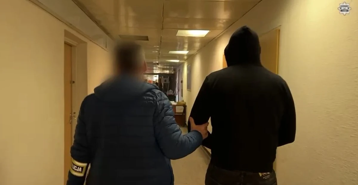 Cztery kolejne osoby podejrzane o udział w gangu zajmującym się produkcją i handlem narkotykami zostały zatrzymane przez śląskich policjantów. W sprawie zarzuty usłyszało już ponad 40 osób.