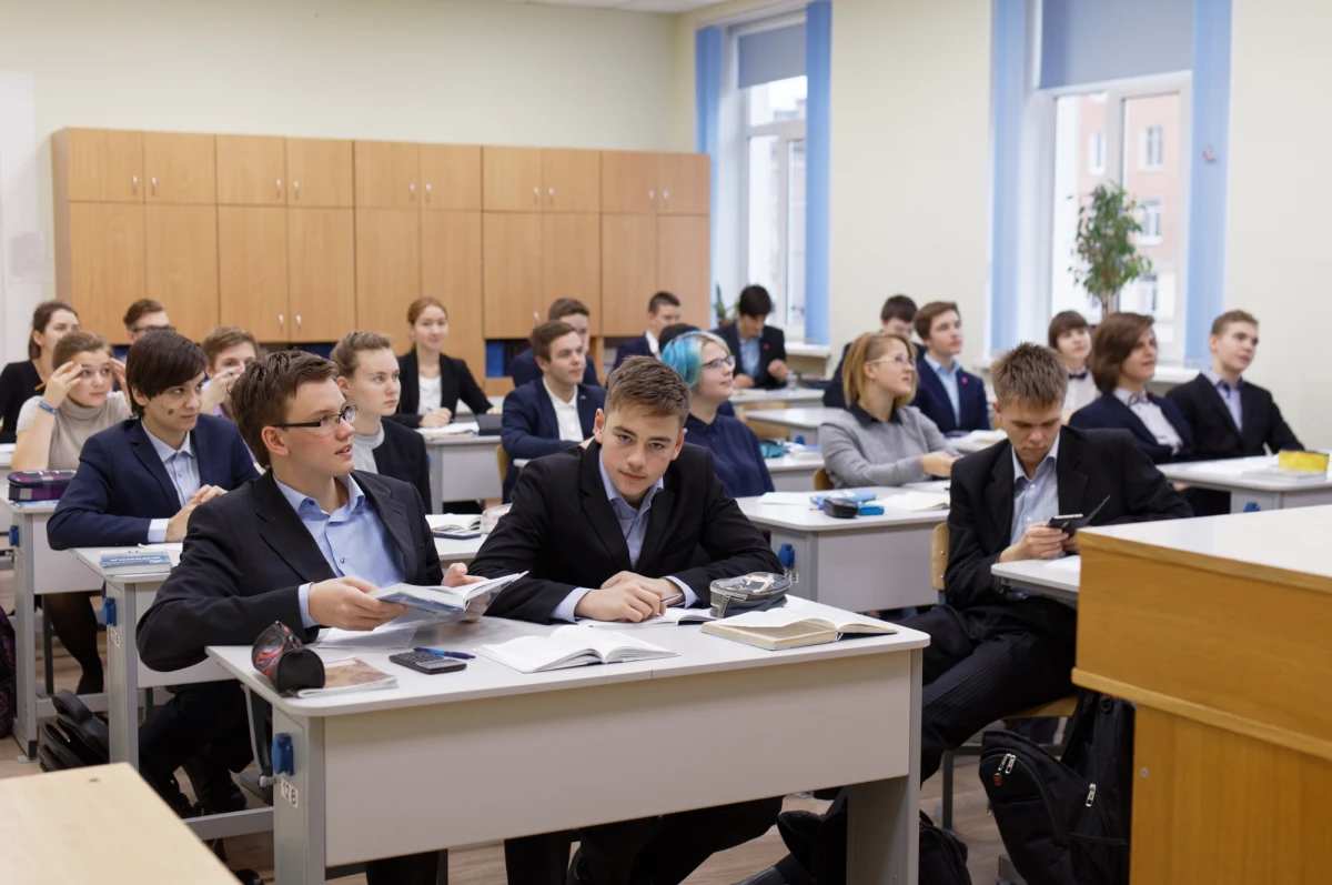 Liceum Ogólnokształcące „Strumienie” w Józefowie oraz Technikum w Zespole Szkół Elektronicznych im. Bohaterów Westerplatte w Radomiu zostały uznane za najlepsze szkoły średnie na Mazowszu według Mazowieckiego Rankingu Liceów i Techników „Perspektywy 2026”. Ranking nie obejmował szkół z Warszawy.