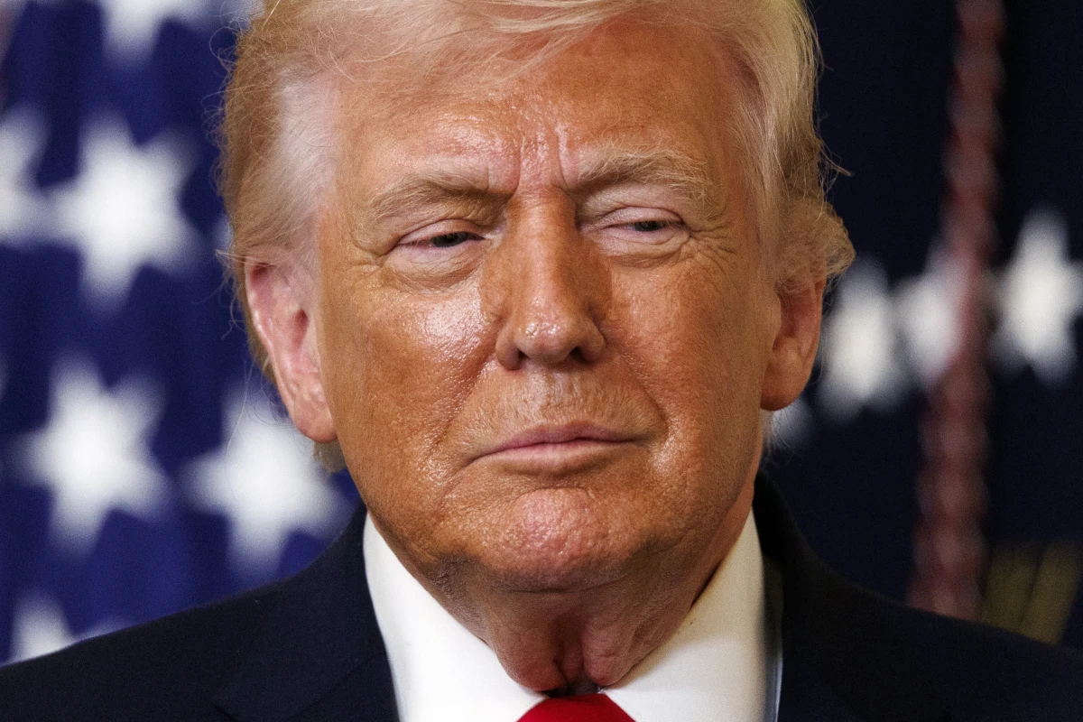 "Pozbyłem się raka, który zagrażał nam wszystkim. Iran jest bliski kapitulacji" - miał powiedzieć prezydent USA Donald Trump przywódcom państw G7 podczas środowej wirtualnej konferencji - podaje portal Axios. Zaledwie 24 godziny później nowy przywódca Iranu Modżtaba Chamenei w swoim pierwszym publicznym oświadczeniu zapowiedział kontynuowanie walki. 