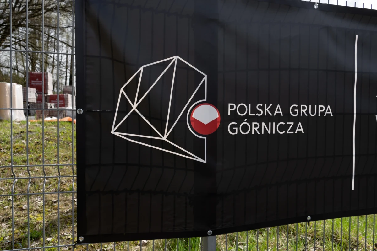 ​Polska Grupa Górnicza otrzymała koncesję, która pozwoli jej wejść do branży zbrojeniowej - informuje reporterka RMF FM Anna Kropaczek. To uprawnienia do wytwarzania i obrotu m.in. materiałami wybuchowymi czy bronią.