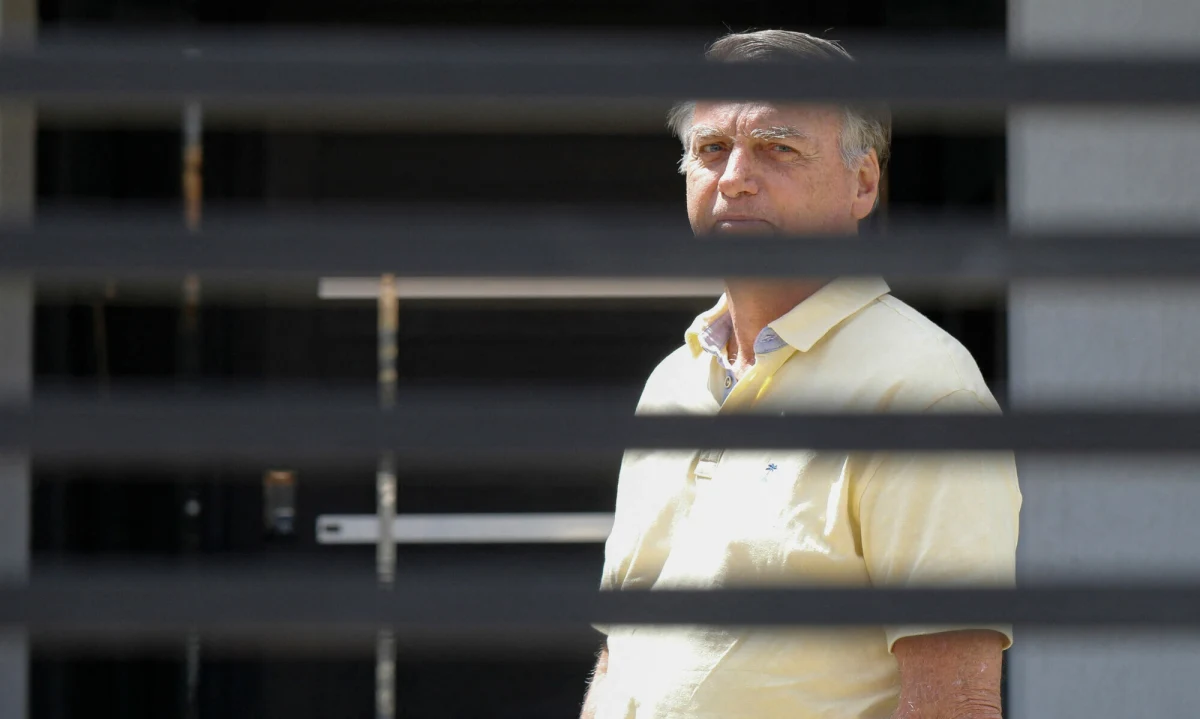 Były prezydent Brazylii Jair Bolsonaro został w piątek przewieziony do szpitala - informuje Reuters. 70-letni polityk przebywa obecnie na oddziale intensywnej terapii.