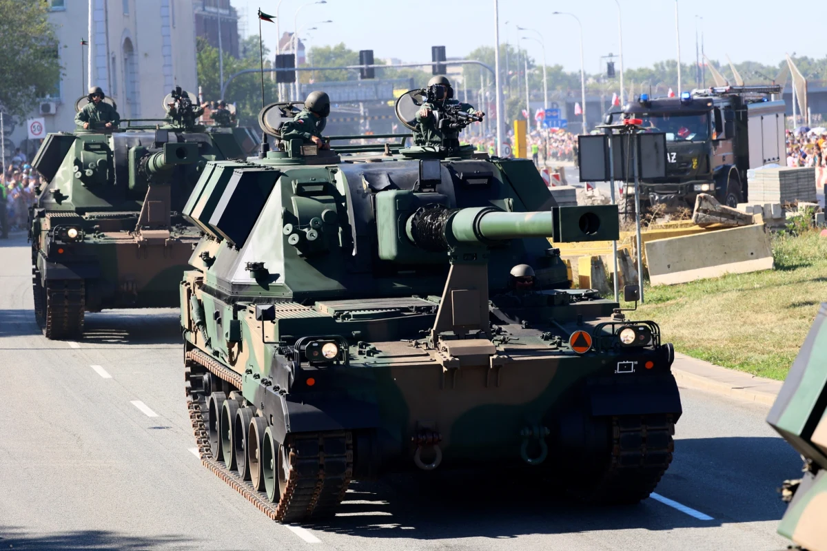 ​Na stronach prezydenckich w piątek wieczorem opublikowano decyzję prezydenta Karola Nawrockiego o zawetowaniu ustawy wdrażającej program unijnych pożyczek na obronność SAFE. W uzasadnieniu czytamy m.in. o naruszeniu suwerenności Polski i przekazaniu kolejnych kompetencji państwa Unii Europejskiej.