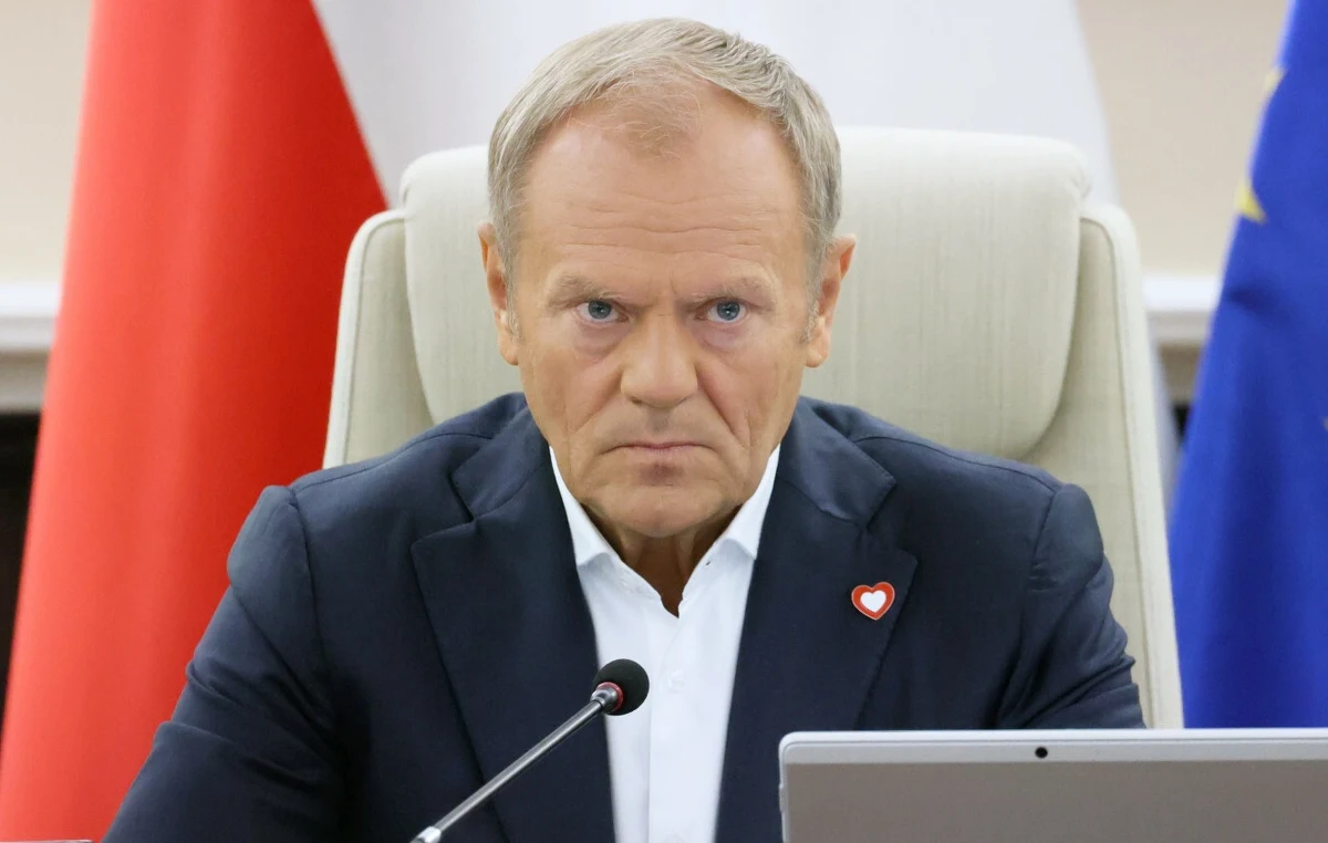 "W wojnie o SAFE wszystkie maski opadły. Musimy wspólnie zastopować politycznych szaleńców" - napisał w sobotni poranek na platformie X premier Donald Tusk.