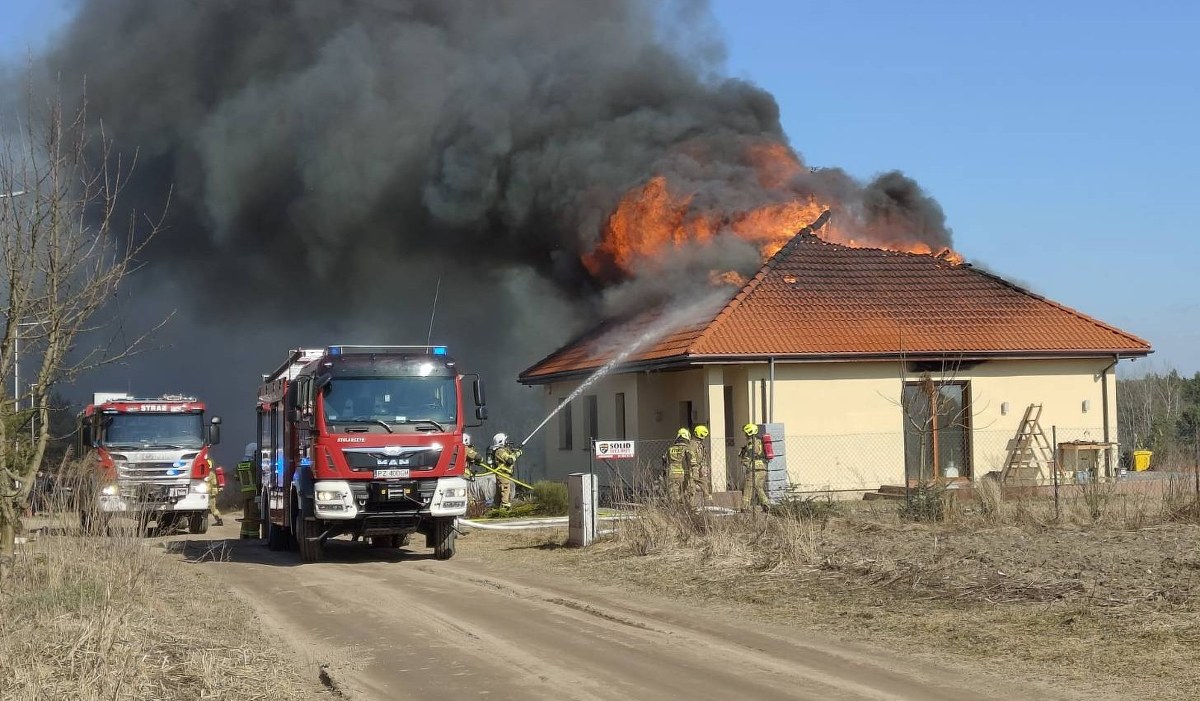 Płonęły domy, hala i urząd. Kilka groźnych pożarów w krótkim czasie