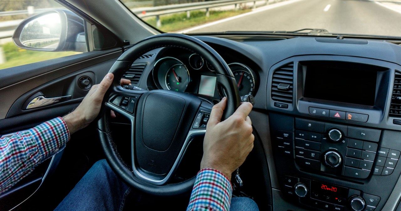 Zasada 100 stopni przez 30 minut. Uratuje silnik przed drogą awarią