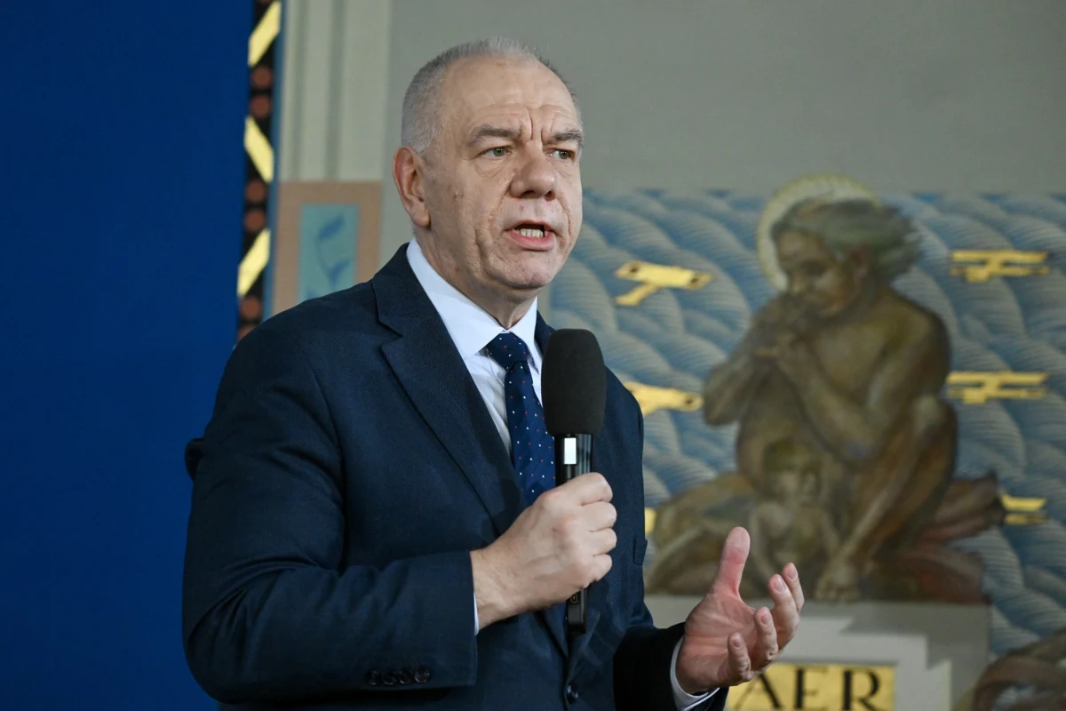 "Zamierzamy złożyć projekt ustawy o wycofaniu przepisów wprowadzających ETS z obiegu prawnego" - zapowiedział poseł Jacek Sasin podczas sobotniej konferencji poświęconej propozycjom PiS dla energetyki. "Po pierwsze węgiel, po drugie atom i jako trzeci filar, uzupełniający - OZE. Nie ma przestrzeni, żeby Polska jako kraj inwestowała w OZE"  - dodał Sasin. Przed tygodniem zapowiedź wypowiedzenia ETS sformułował Przemysław Czarnek - kandydat PiS na premiera po kolejnych wyborach.