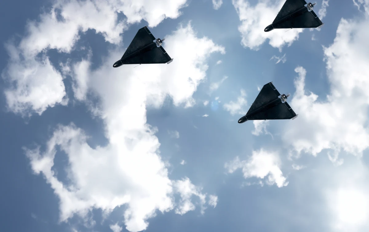 W sobotę Iran oficjalnie uznał Ukrainę za potencjalny cel swoich ataków, oskarżając Kijów o wspieranie Izraela poprzez dostarczanie mu dronów przechwytujących. Groźby pod adresem Ukrainy padły z ust Ebrahima Aziziego, przewodniczącego irańskiej Komisji Bezpieczeństwa Narodowego.