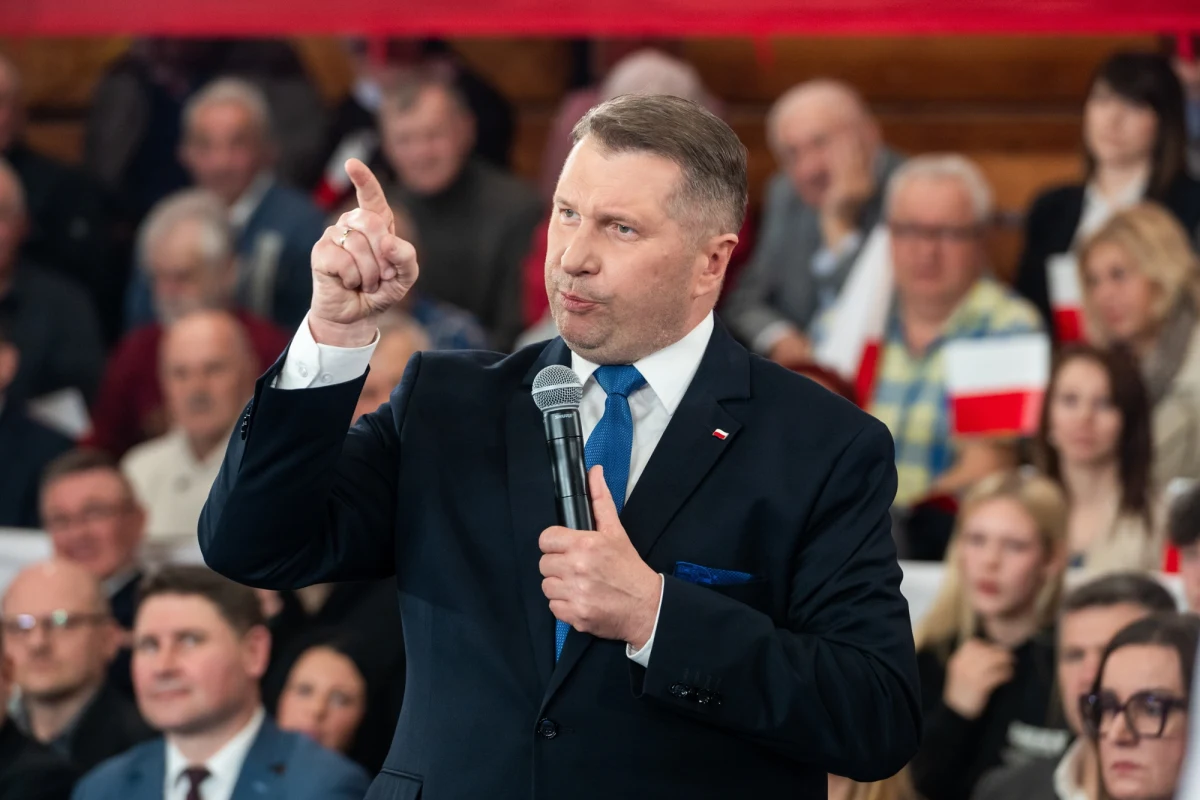 Kandydat PiS na premiera na spotkaniu z mieszkańcami Lubartowa (woj. lubelskie) ostro wypowiedział się o systemie ETS. "Nie będziemy płacić za bzdury z Brukseli" - zapowiedział Przemysław Czarnek. Polityk zapowiedział powrót do węgla i radykalne zmiany w polityce energetycznej kraju.