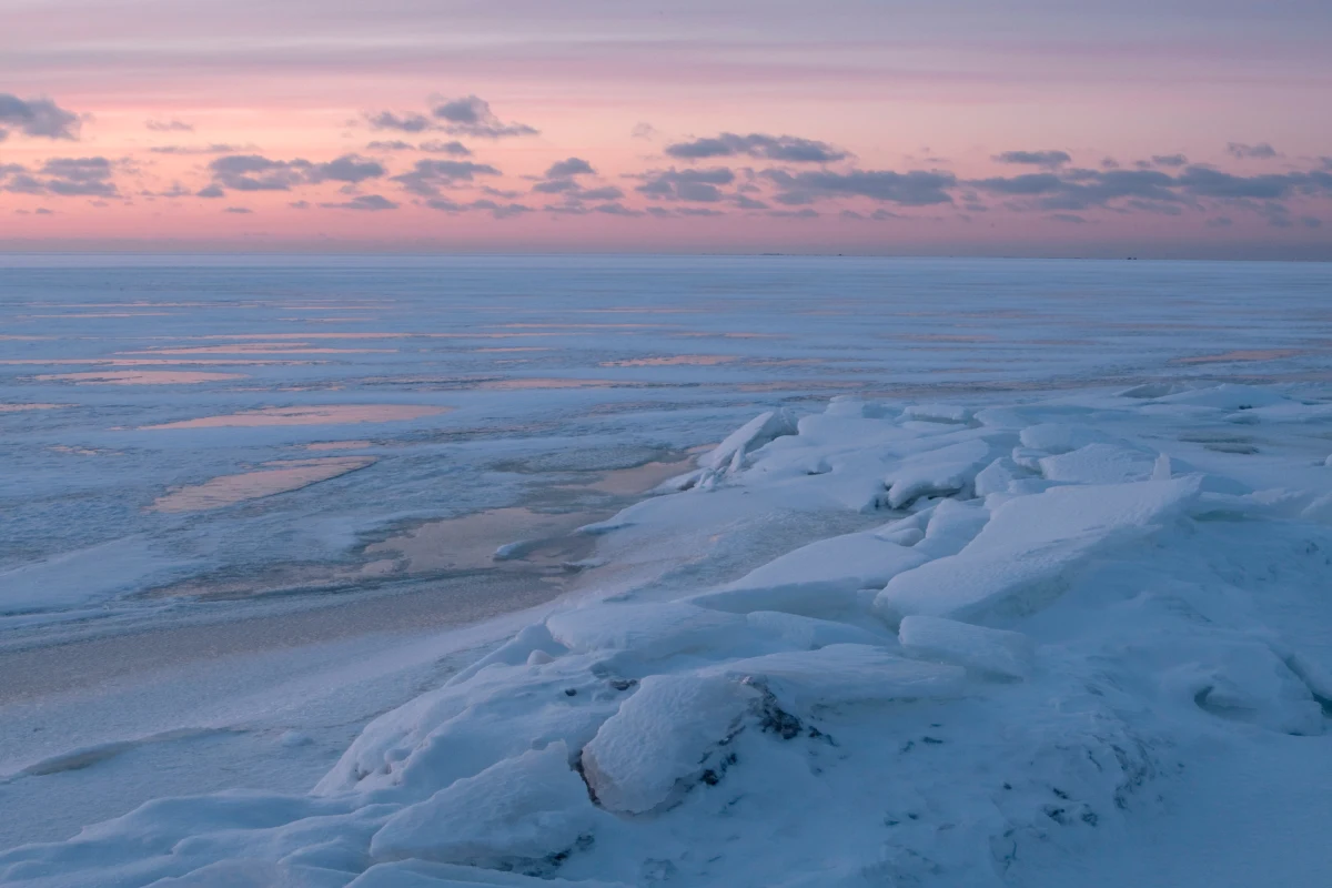Para niemieckich turystów uratowana na zamarzniętej Zatoce Botnickiej. Podczas narciarskiej wyprawy z Finlandii do Szwecji pod namiotem Niemców załamał się lód. Do akcji ratunkowej doszło w sobotę – poinformowała Straż Przybrzeżna Finlandii Zachodniej. 