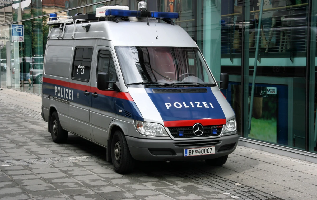 Jedna osoba nie żyje, a jedna jest ranna po ataku nożownika w austriackim Linzu. Doszło do niego w sobotę późnym popołudniem - informuje agencja APA.