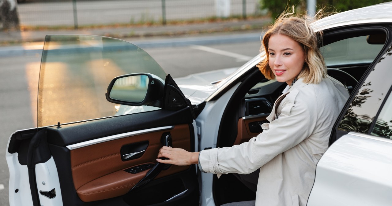 Metoda Dutch Reach przydaje się wiosną. Powinien jej używać każdy kierowca