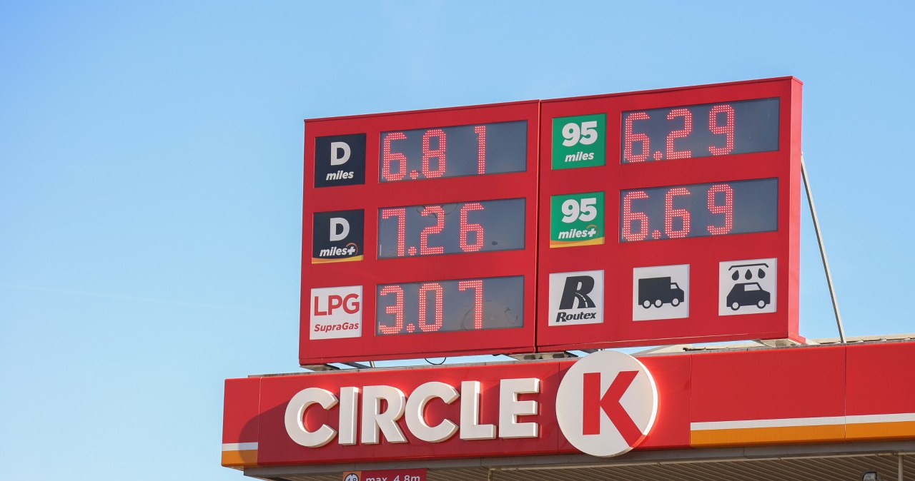 Ceny paliw spadną, ale z opóźnieniem. Minister wskazuje powód