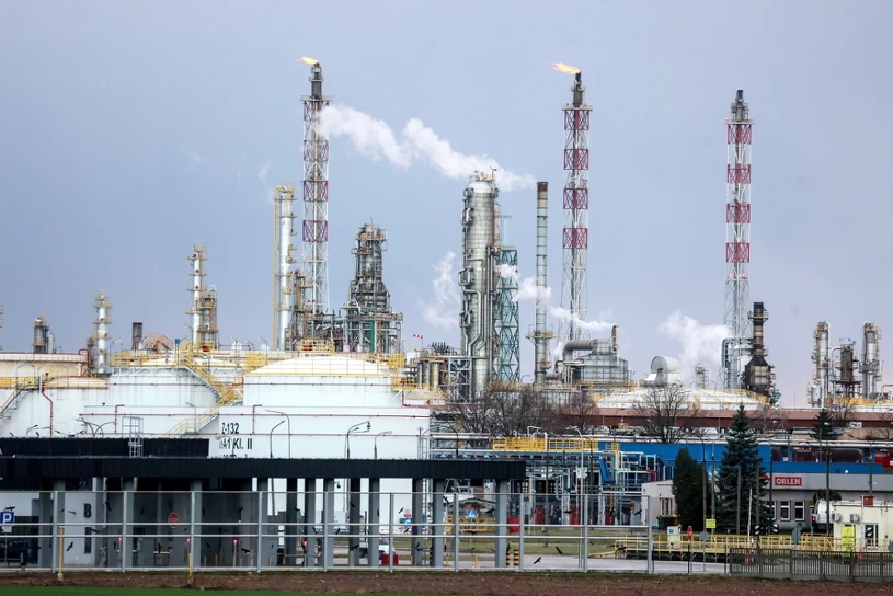 Dwie gigantyczne kolumny przypłynęły do Płocka. Powstały w Chinach