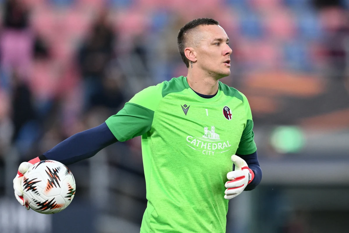 Łukasz Skorupski, który jest podstawowym bramkarz piłkarskiej reprezentacji Polski, doznał kontuzji w meczu 29. kolejki włoskiej ekstraklasy. W końcówce meczu z Sassuolo miał problem z mięśniem uda, ale nie mógł zejść z boiska, bo jego zespół - Bologna FC - wykorzystał już limit zmian. Pod koniec marca reprezentację Polski czekają baraże o awans do mistrzostw świata.