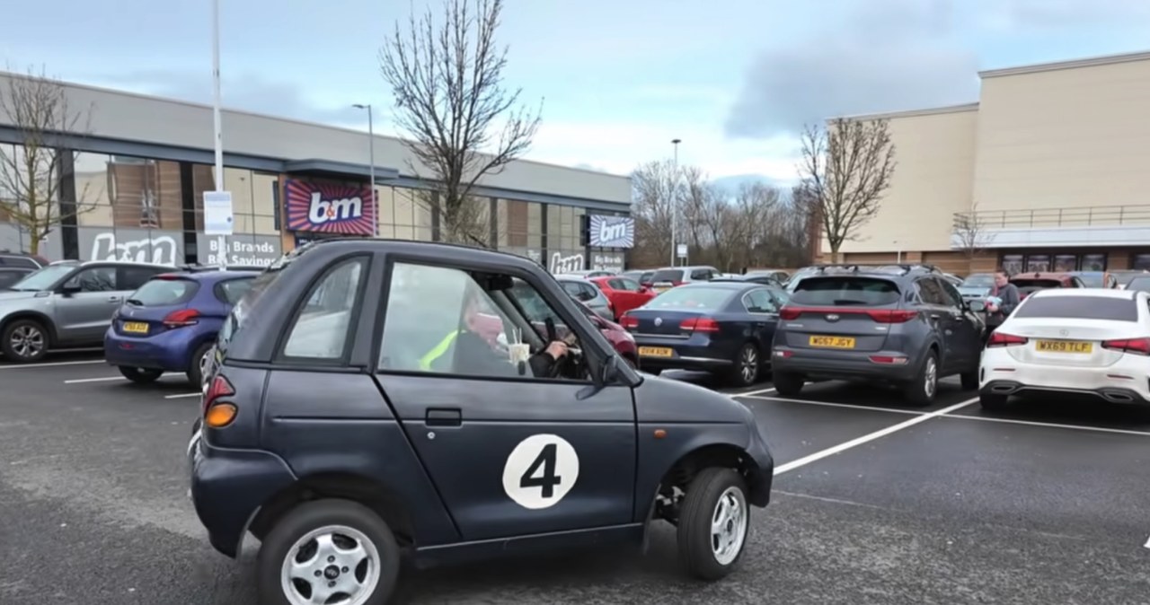 Samochód na baterie z jednorazowych e-papierosów. Eksperyment YouTubera Samochód na baterie z jednorazowych e-papierosów. Eksperyment YouTubera