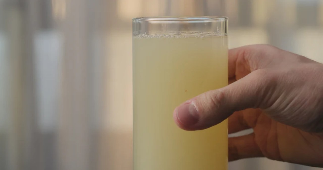 Polski supernapój za grosze. Większość wylewa go do zlewu