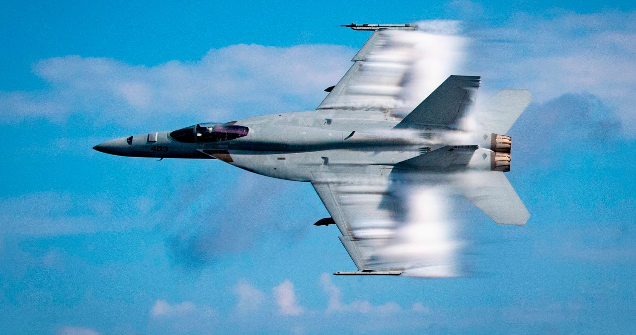 Atak USA. Myśliwiec otworzył ogień nad głowami Irańczyków