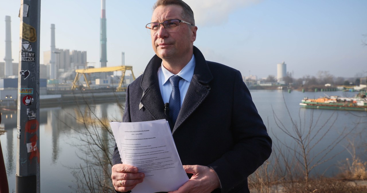 "Zdemontuję to świństwo". Czarnek z kolejną deklaracją ws. fotowoltaiki