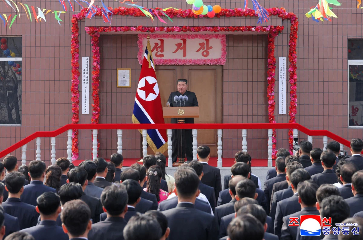 99,9 proc. - tyle według państwowych mediów wyniosła frekwencja w wyborach parlamentarnych, które odbyły się w niedzielę w Korei Północnej. Przywódca kraju Kim Dzong Un oddał głos w kopalni węgla. Miało to podkreślać priorytety gospodarcze reżimu w nowym planie pięcioletnim.