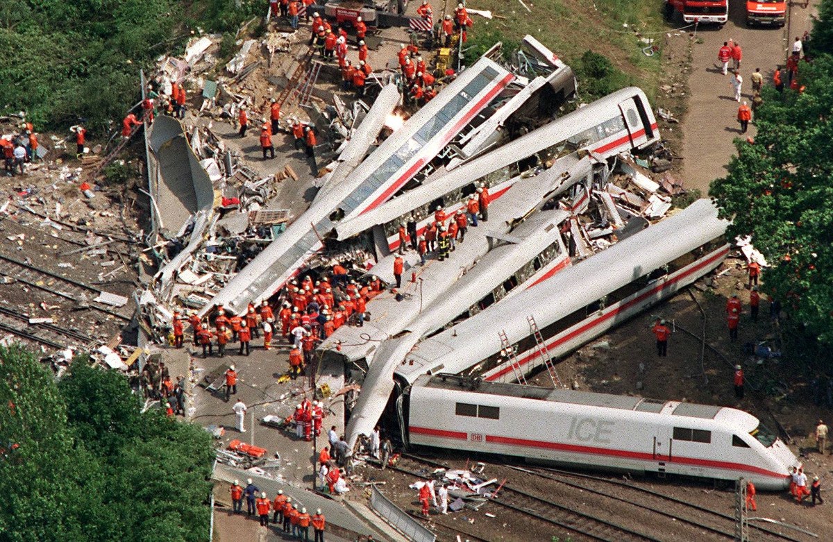 Największa katastrofa kolejowa Niemiec. Był "huk i chmura kurzu", po której zapadła cisza