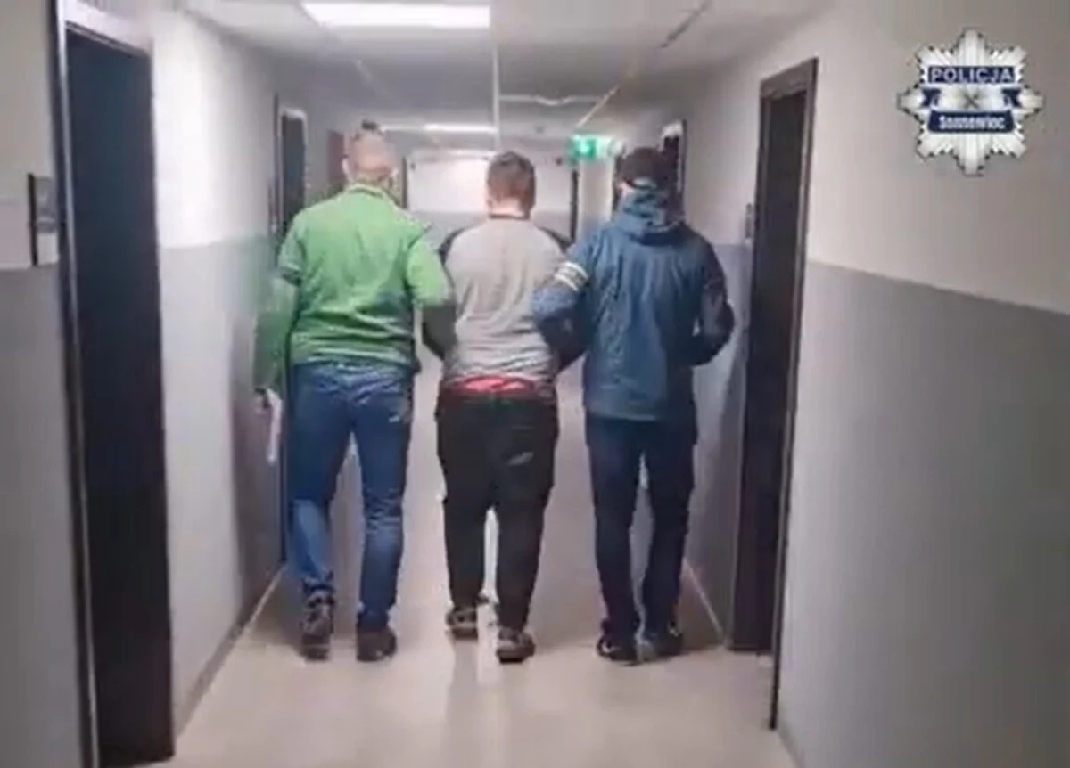 ​25-letni mężczyzna został tymczasowo aresztowany pod zarzutem zabójstwa swojego 61-letniego ojca. Jak poinformowała Komenda Miejska Policji w Sosnowcu (woj. śląskie), do zbrodni doszło w jednym z domów na terenie miasta.